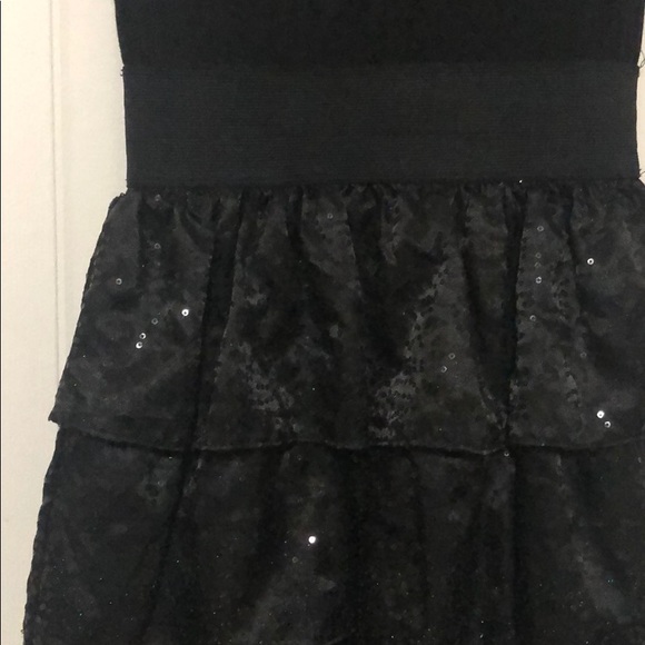 Mini dress with a black sequin skirt - Picture 2 of 3